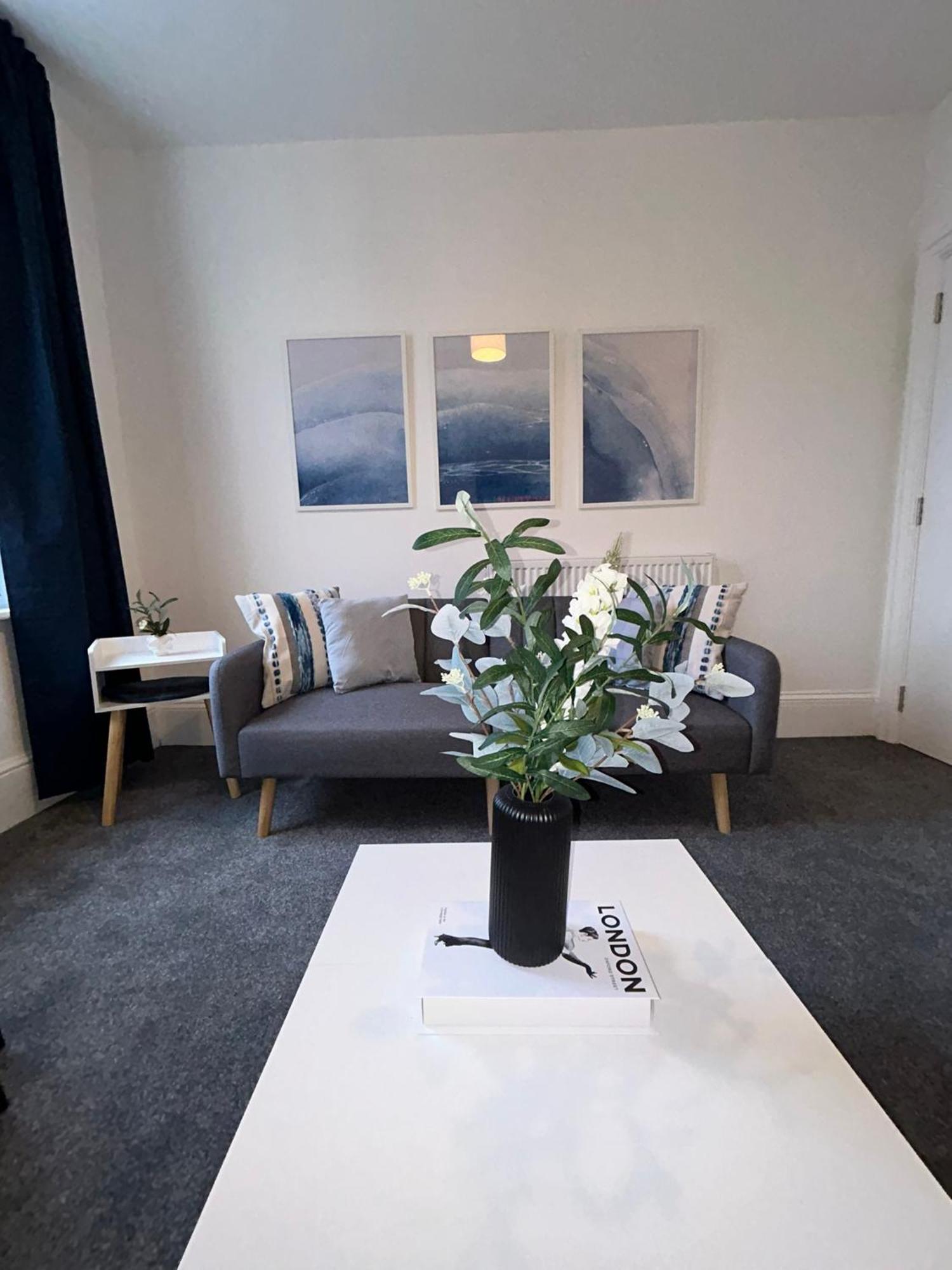 Brand New Modern Apartments Steps From Gloucester Quays Zewnętrze zdjęcie