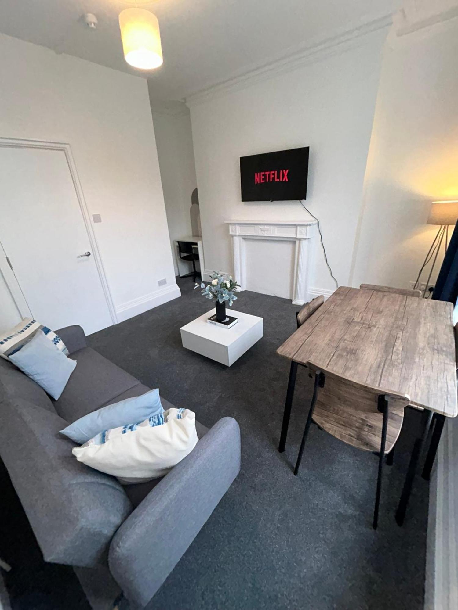 Brand New Modern Apartments Steps From Gloucester Quays Zewnętrze zdjęcie