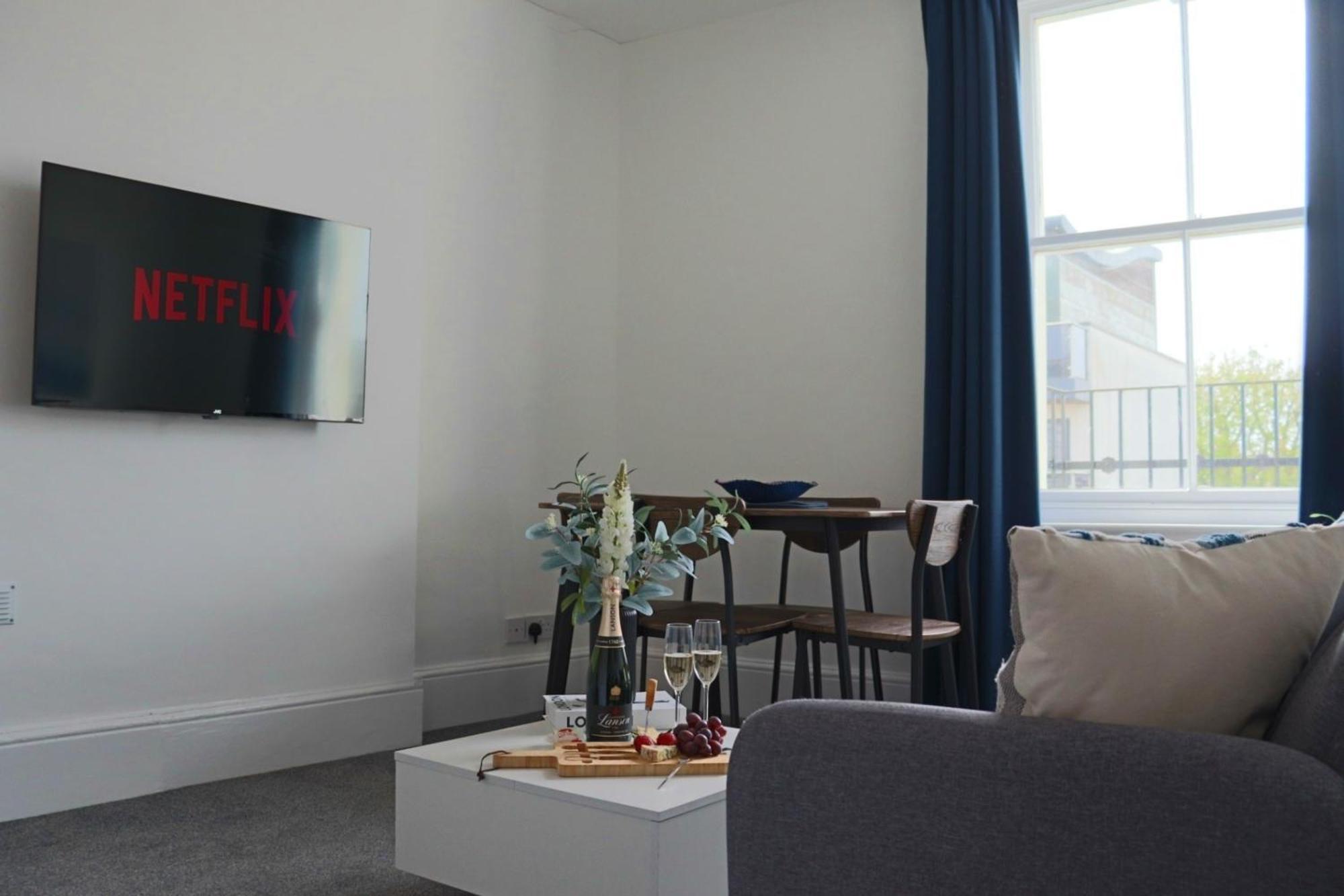 Brand New Modern Apartments Steps From Gloucester Quays Zewnętrze zdjęcie