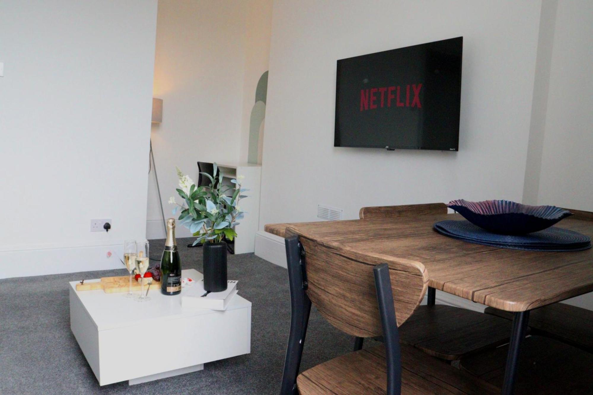 Brand New Modern Apartments Steps From Gloucester Quays Zewnętrze zdjęcie